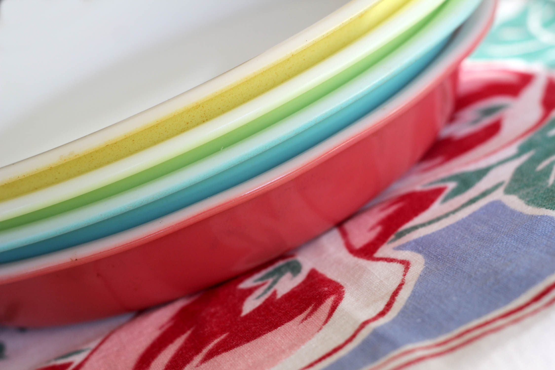 pyrex 1050s colored pie plates Log Cabin Cooking