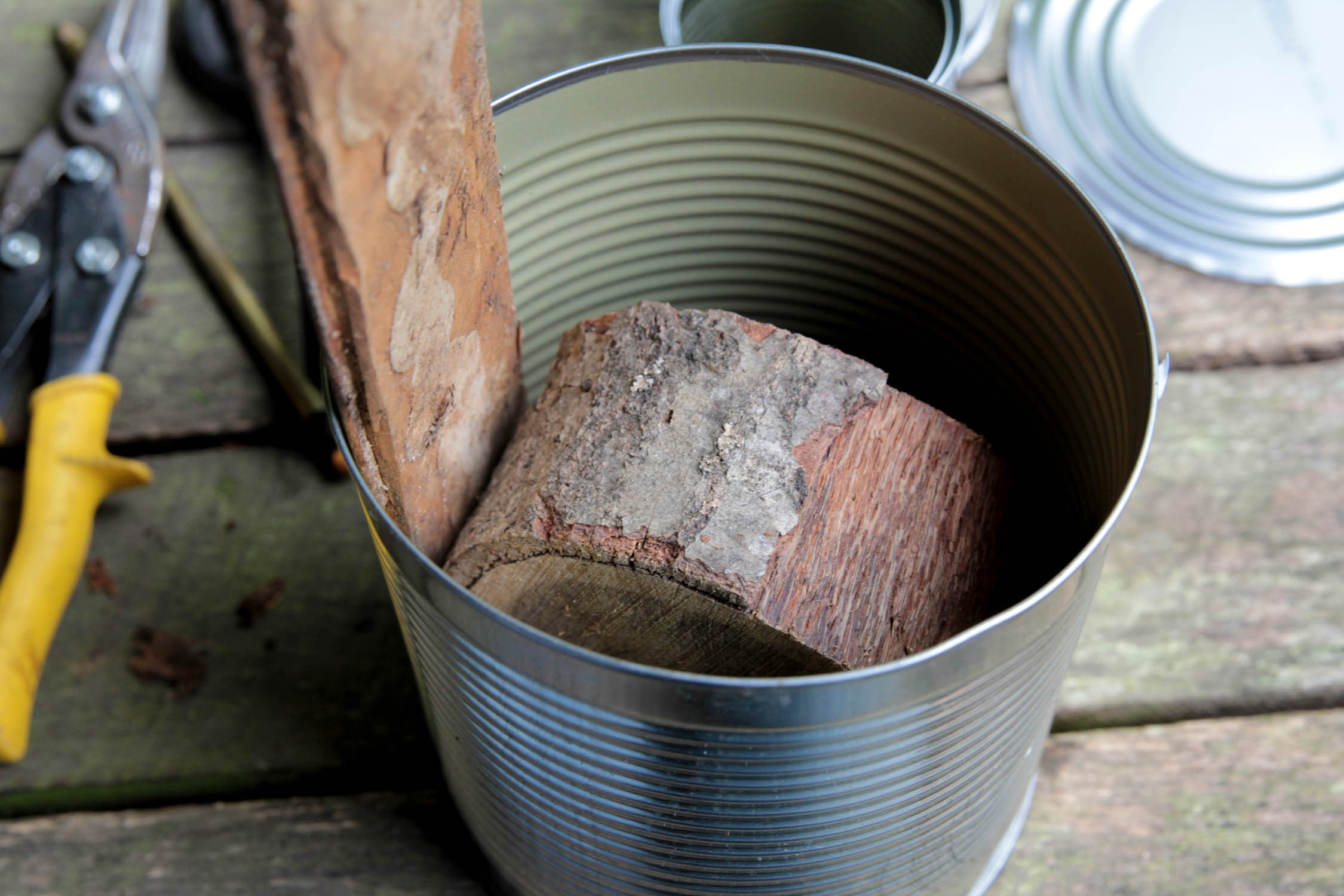 Make a hobo tin-can portable rocket stove + class - Log Cabin Cooking