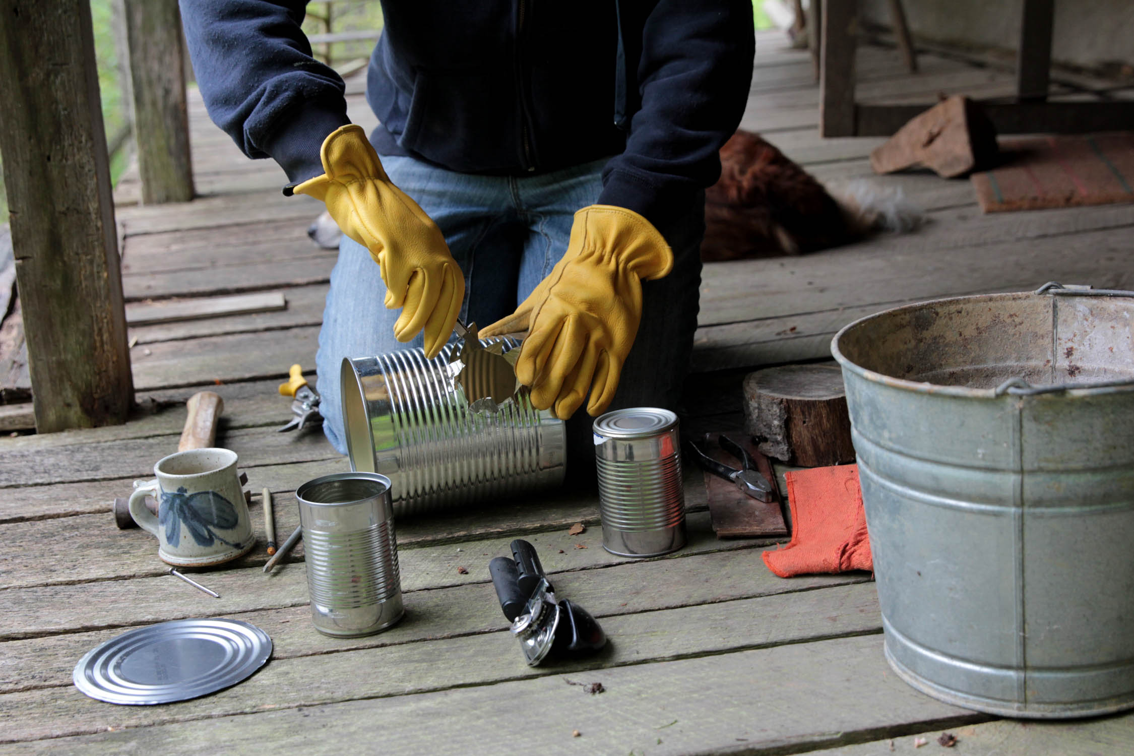 How to make a simple tin can stove while off the grid - Men's Journal