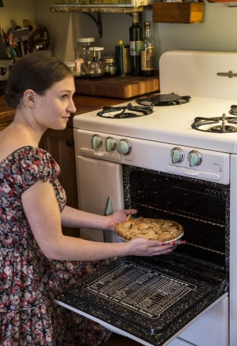 Annie bakes a pie