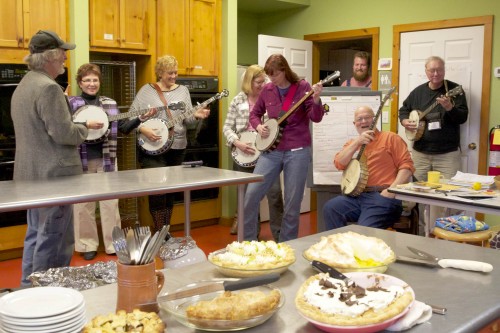 Playin banjo for pie