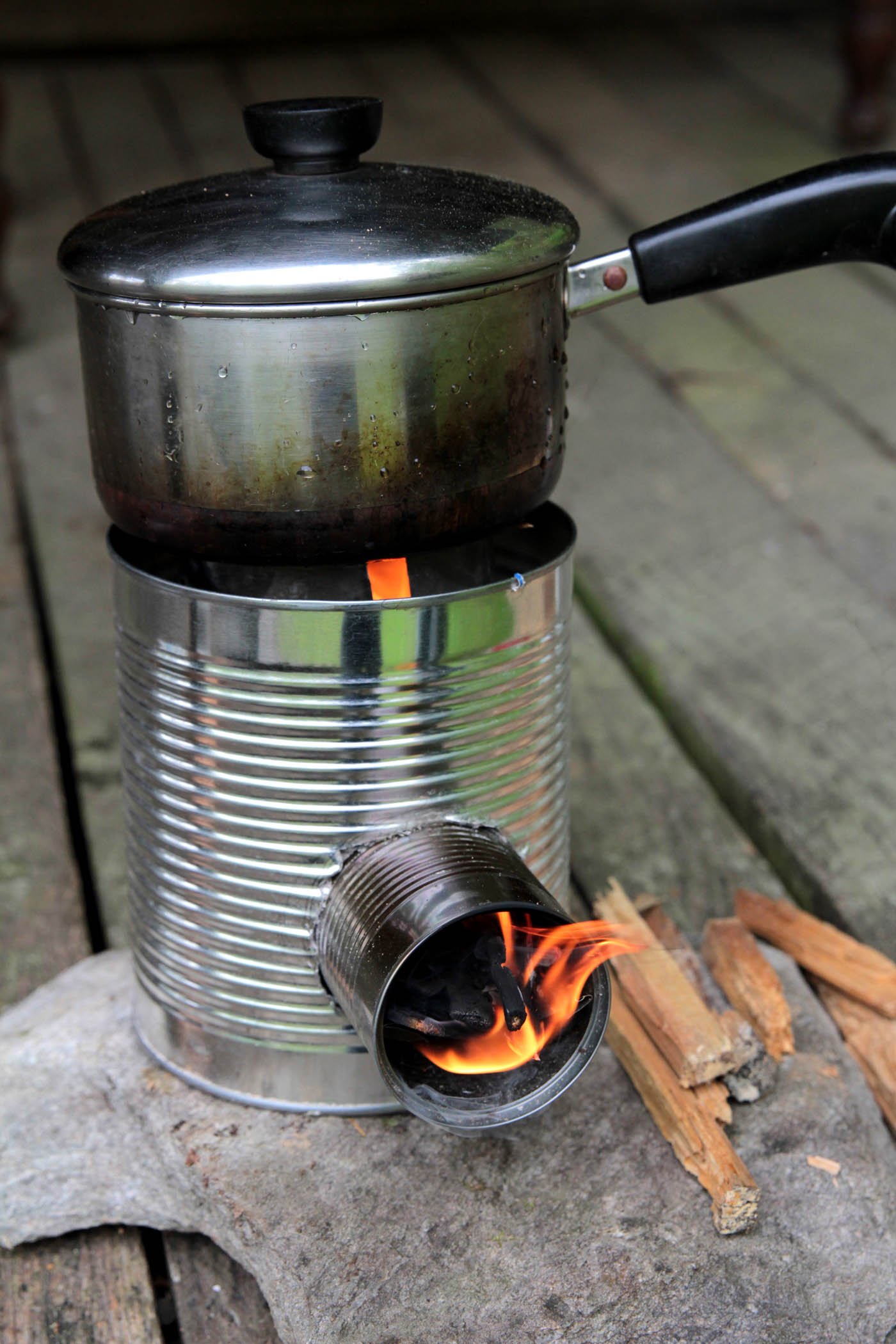 Make a hobo tin-can portable rocket stove + class - Log Cabin Cooking