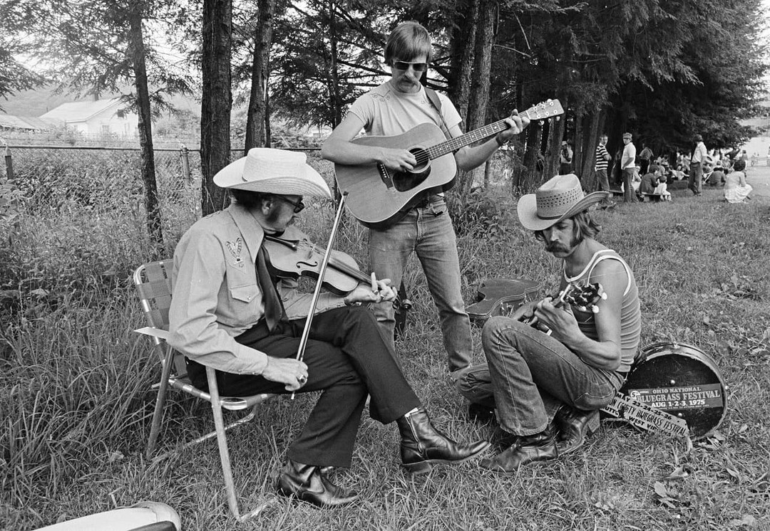 Our very own Wayne Erbsen just discovered this photo of him playing guitar at a festival in West Virginia in 1975. This was shortly after he started writing music instruction books!

Woody Simmons is on fiddle. Richard Hefner, who Wayne played and recorded with in the Black Mountain Bluegrass Boys, is playing banjo.

#bluegrass #oldtime #bluegrassmusic #westvirginia #richardhefner #woodysimmons #blackmountain #bluegrassboys #music #throwback #throwbackthursday #nativeground #musicinstruction