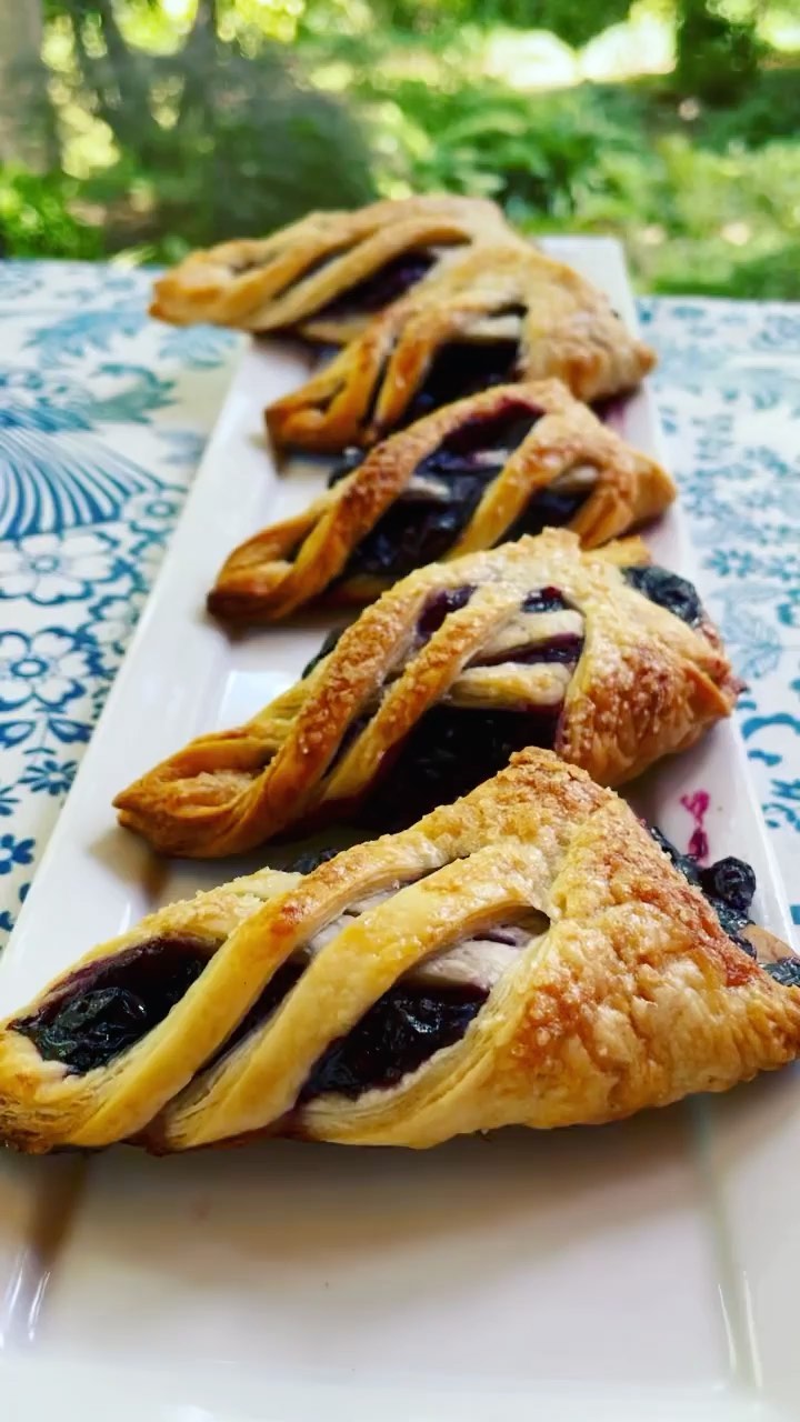 Check out these beautiful and yummy woven blueberry tarts Barb made…almost too pretty to eat! Key word: almost. 

Posted @withregram • @logcabincooking Just as I pulled these woven blueberry tarts out of the oven, the Sunshine Sammies ice cream truck rolls by out on the street….